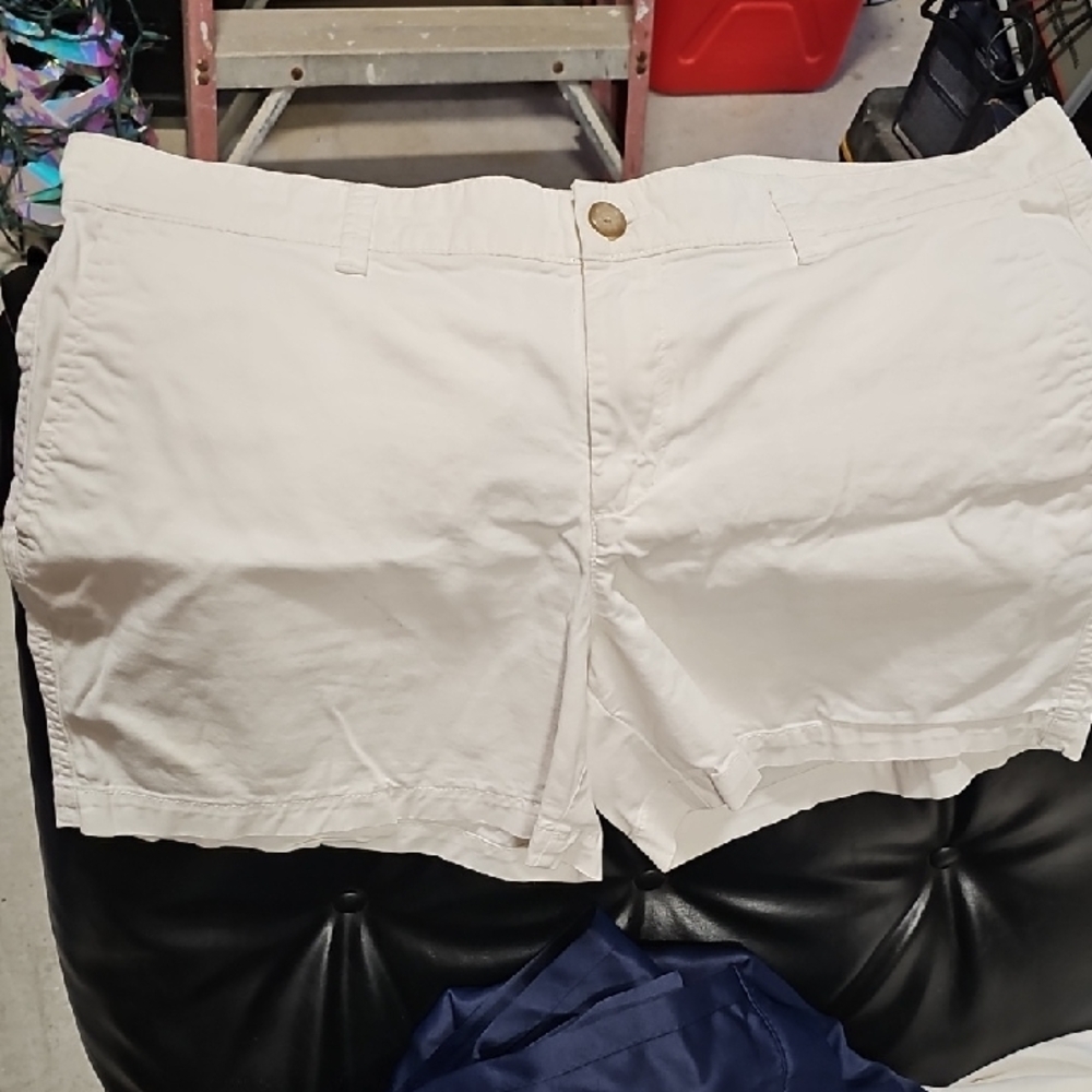 GAP Women's Cream Shorts Girlfriend 5 Inch Short